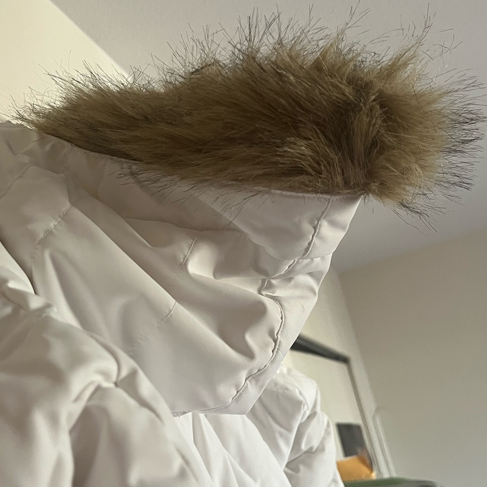Burton Women's white Puffer Jacket size small - Picture 3 of 9